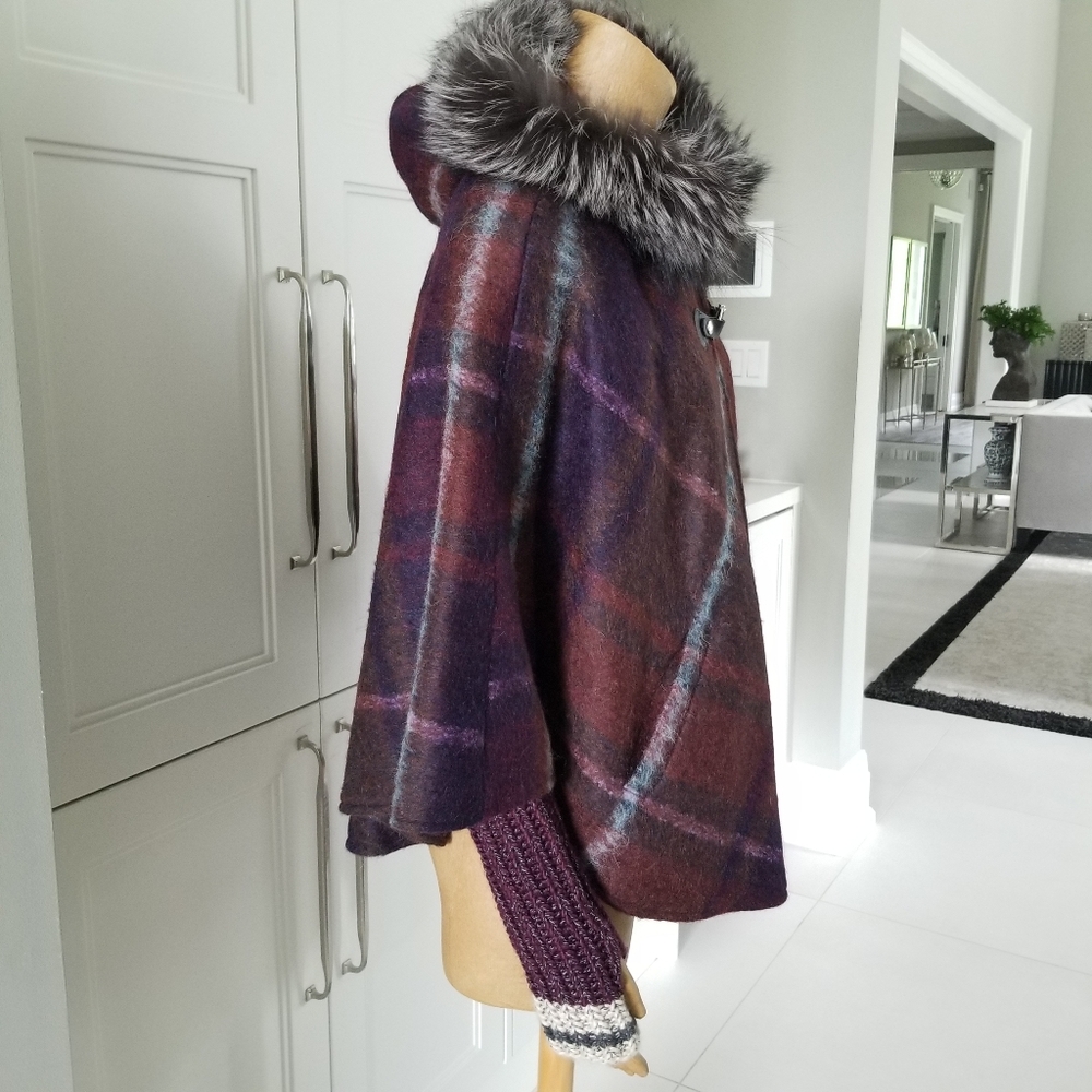 OSH Cape with fur hood & gloves